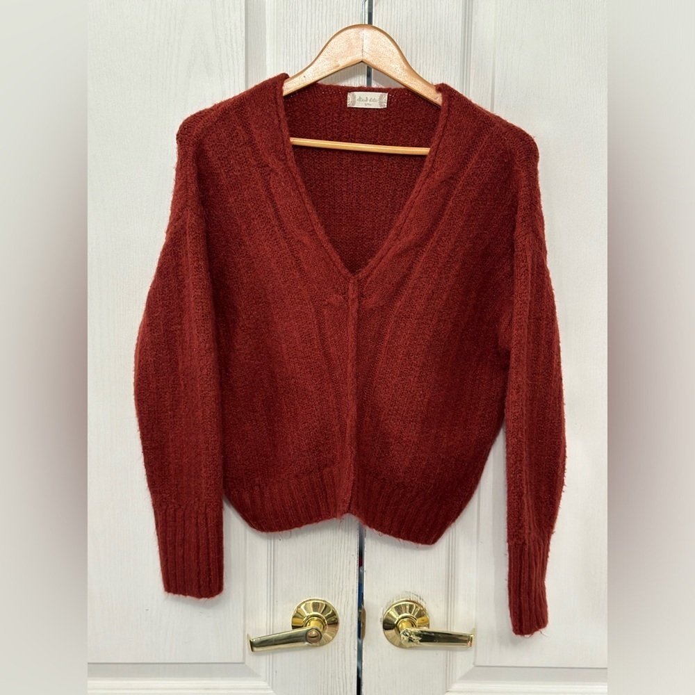 Altar'd State Women's Long Sleeve V-Neck‎ Cropped Sweater Size S/M Rust Red